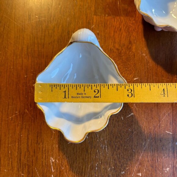 The Met Porcelain Oyster Serving Cups Footed Elegant MMA Party Entertain Serving - Picture 7 of 9